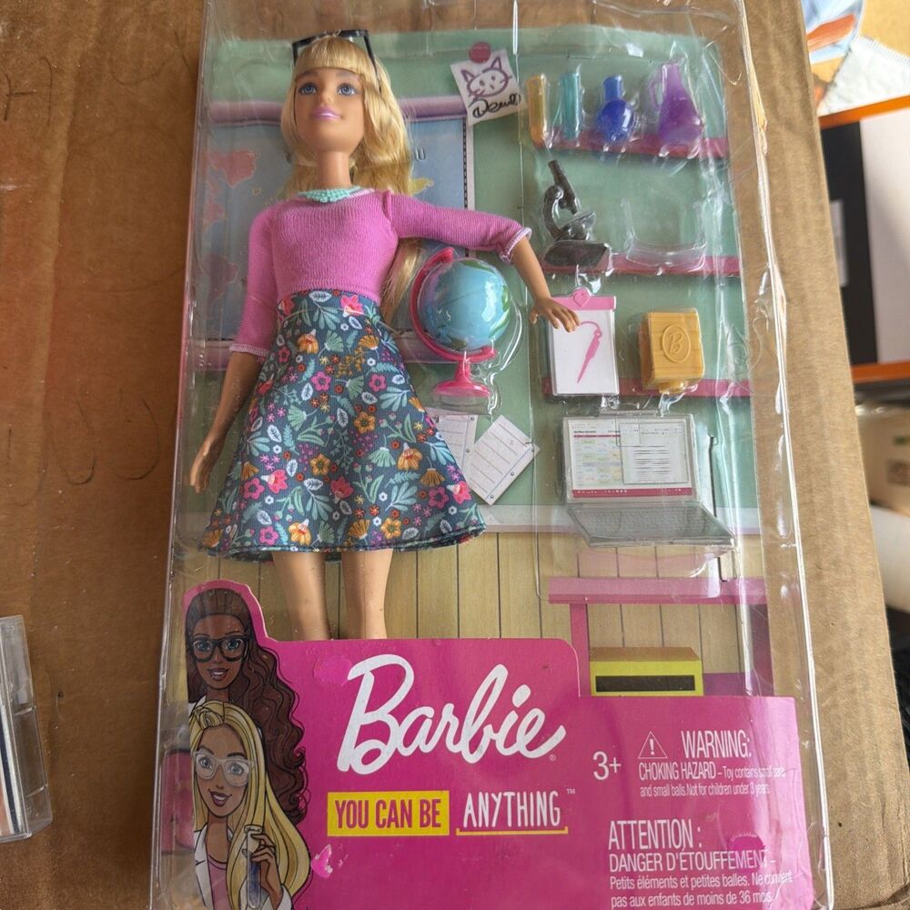 Barbie Careers Teacher Doll GJC23 STEM Classroom Accessories New Damaged Box